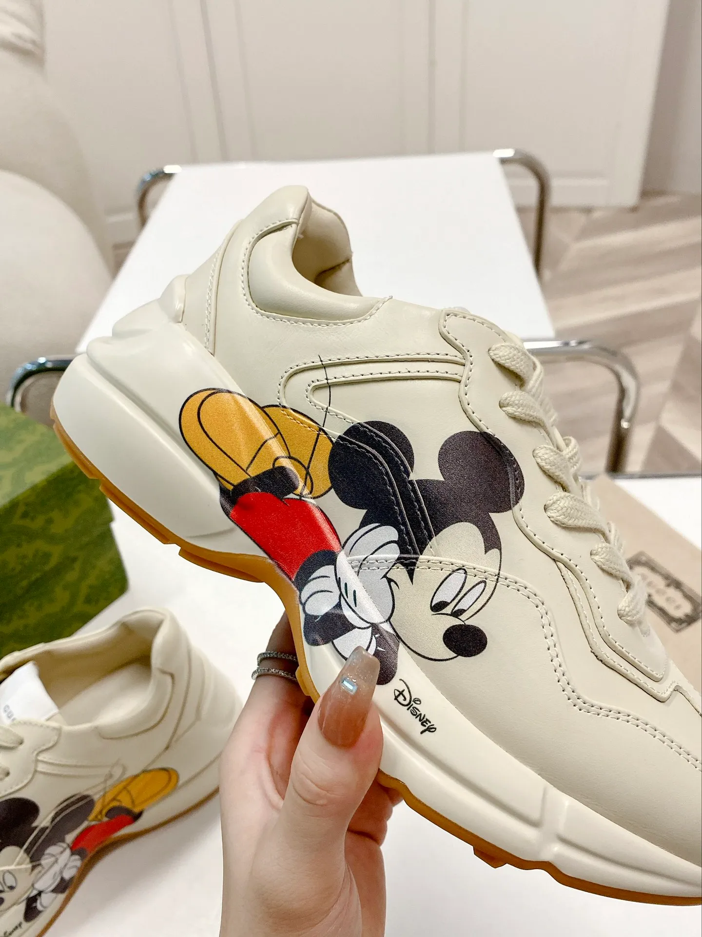 👟👟Ex-factory price 480👟👟, upgraded version 2022 Gucci Gucci top version couples' dad shoes series is new! 🖤 ⚠GG couple’s dad shoes have been popular in recent years; new colors are updated constantly; Gucci has updated new colors in 2022, and our home and counters have new ones at the same time. This classic dad shoe has celebrities and Internet celebrities Anchors and others are sure to plant grass and call ❤ Classic fashion style, distressed leather surface, 5D drawing printing; mixed surface splicing colors, etc... Original customization (off-white eco-friendly cowhide, first layer of cowhide inside), original outsole... Shiny colorful drawings embellish the sides of the shoe body, old color rubbing, package production technology, 1:1 creation / only to make the best shoes. Size: Women’s 35-45